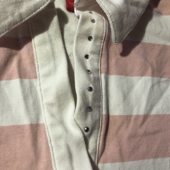 🌷 5/$15.00 Short Sleeve Top - Picture 3 of 4